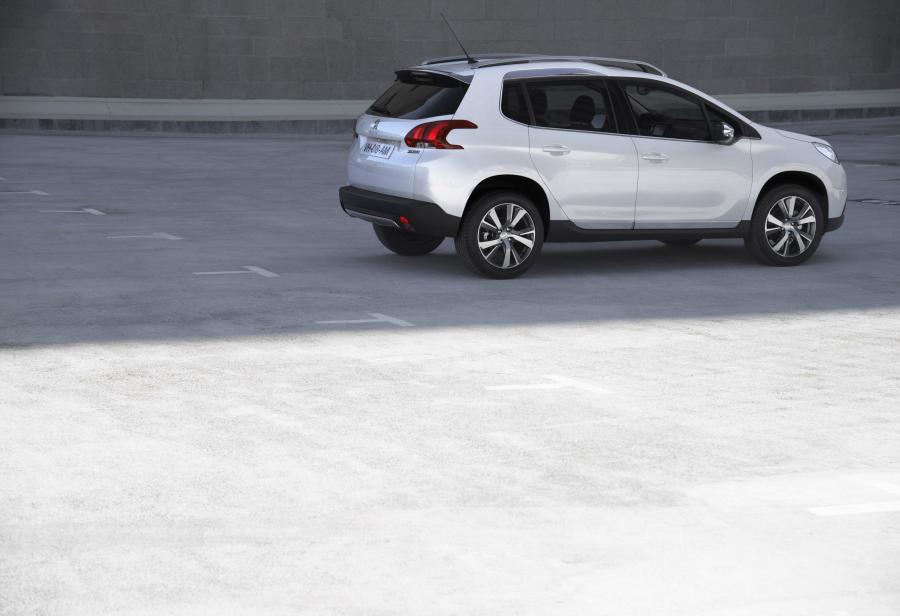  Peugeot 2008 2013 года  (фото 22 из 51)